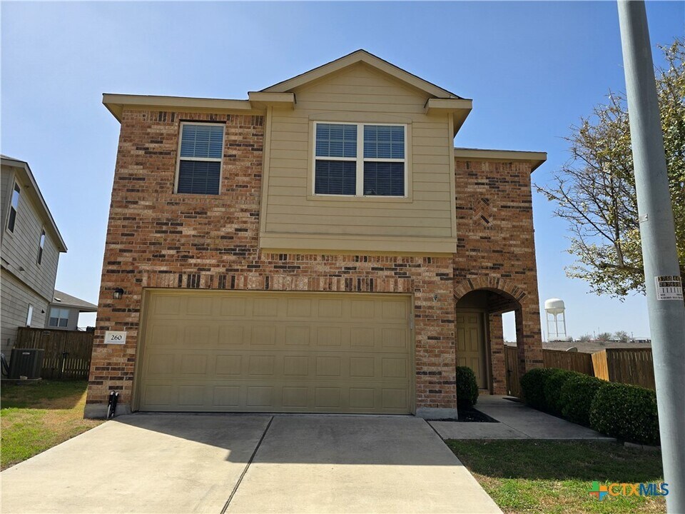 260 Circle Wy in Jarrell, TX - Building Photo