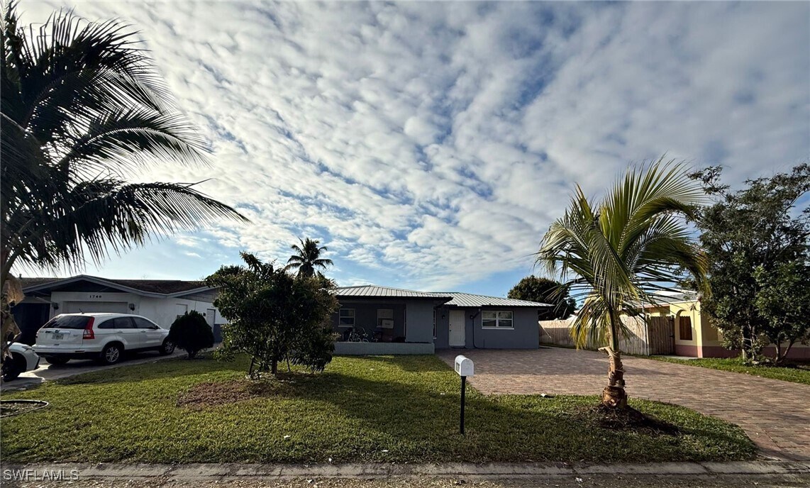 1736 Framingham Ct in Ft. Myers, FL - Building Photo