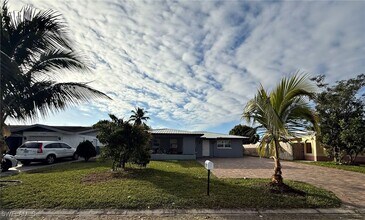 1736 Framingham Ct in Ft. Myers, FL - Foto de edificio - Building Photo