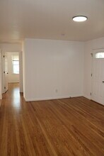 713 N Sunset Dr in Independence, MO - Foto de edificio - Building Photo