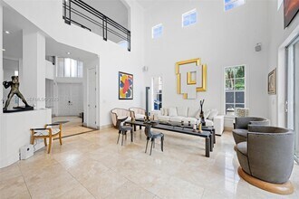 19460 39th Ct in Golden Beach, FL - Foto de edificio - Building Photo