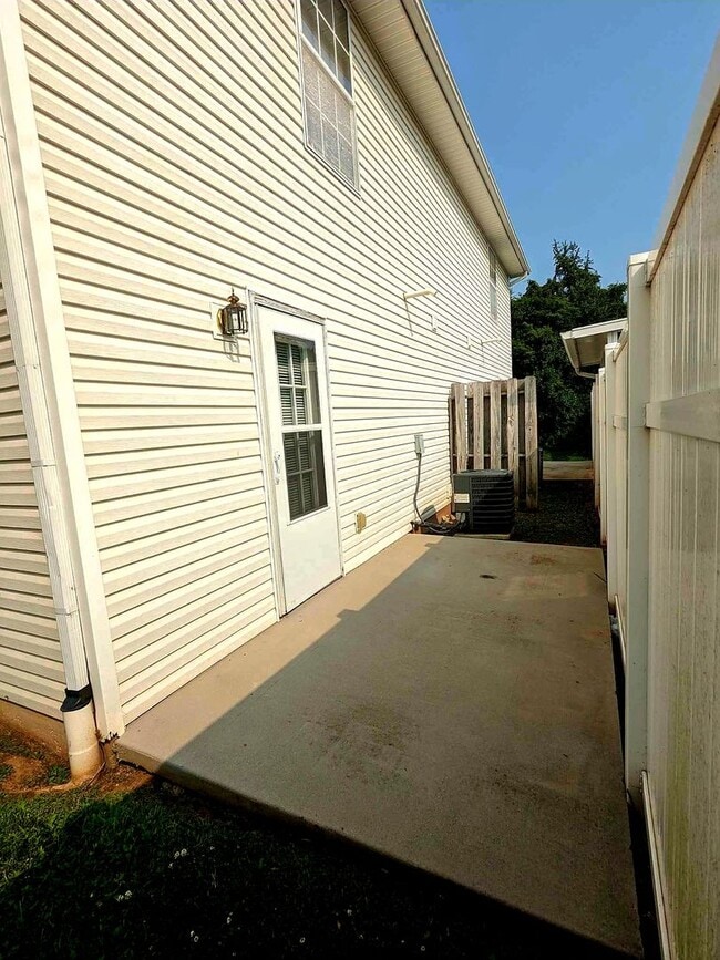 4703 Scepter Way in Knoxville, TN - Foto de edificio - Building Photo