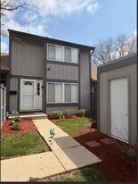 521 N Woodfield Trl in Roselle, IL - Building Photo