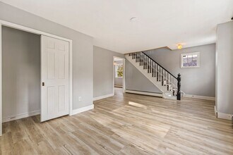 83 Richardson St in Bath, ME - Foto de edificio - Building Photo