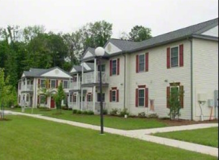 Bloomsburg Court in Bloomsburg, PA - Building Photo