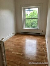 1077 Beacon St in Brookline, MA - Building Photo - Building Photo