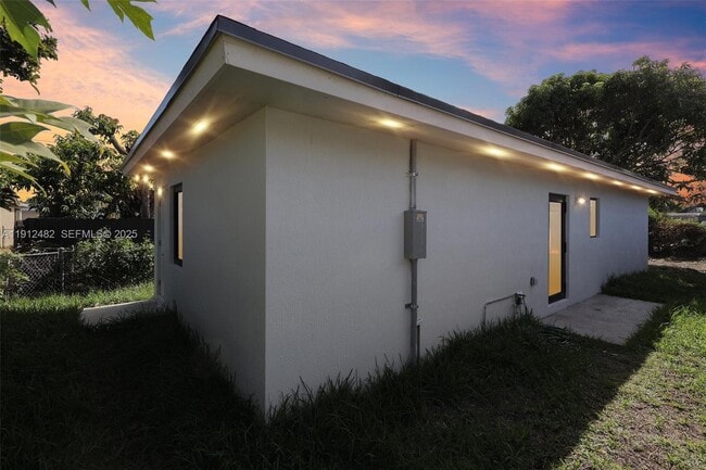 17003 SW 107th Pl in Miami, FL - Building Photo - Building Photo
