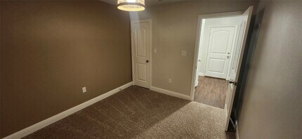 104 Arrowhead Dr in Sanger, TX - Building Photo - Building Photo