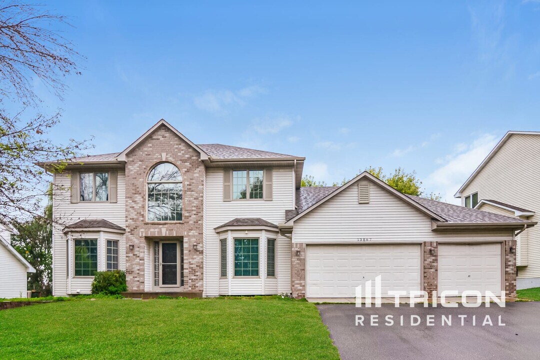 13867 Virginia Ave S in Savage, MN - Building Photo