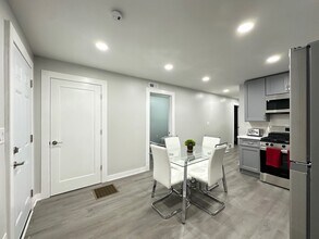 1937 W Grand Ave, Unit 1 in Chicago, IL - Building Photo - Building Photo