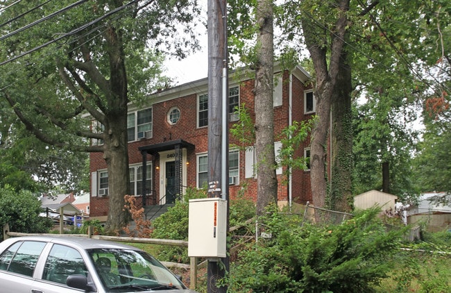 8400 Greenwood Ave in Takoma Park, MD - Building Photo - Building Photo