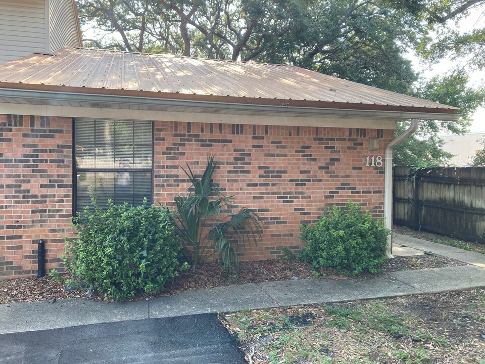 118 Classic Ct in Fort Walton Beach, FL - Building Photo