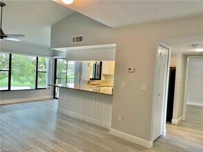5650 Trailwinds Dr in Ft. Myers, FL - Building Photo - Building Photo