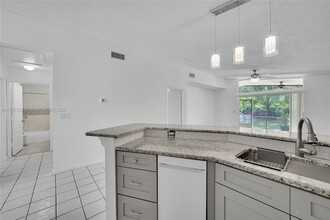 616 Woodgate Cir in Sunrise, FL - Building Photo - Building Photo