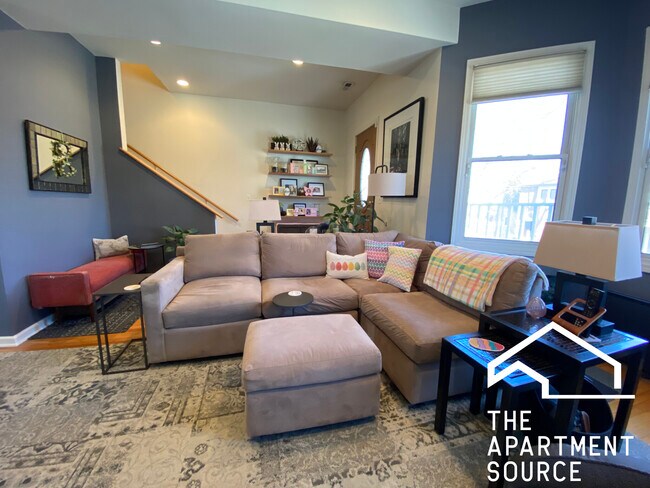 1707 W Melrose St, Unit 2 in Chicago, IL - Foto de edificio - Building Photo