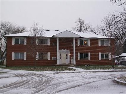 408 Hickory Cir in Momence, IL - Building Photo