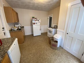 21 Dover St, Unit 2 in Cambridge, MA - Building Photo - Building Photo