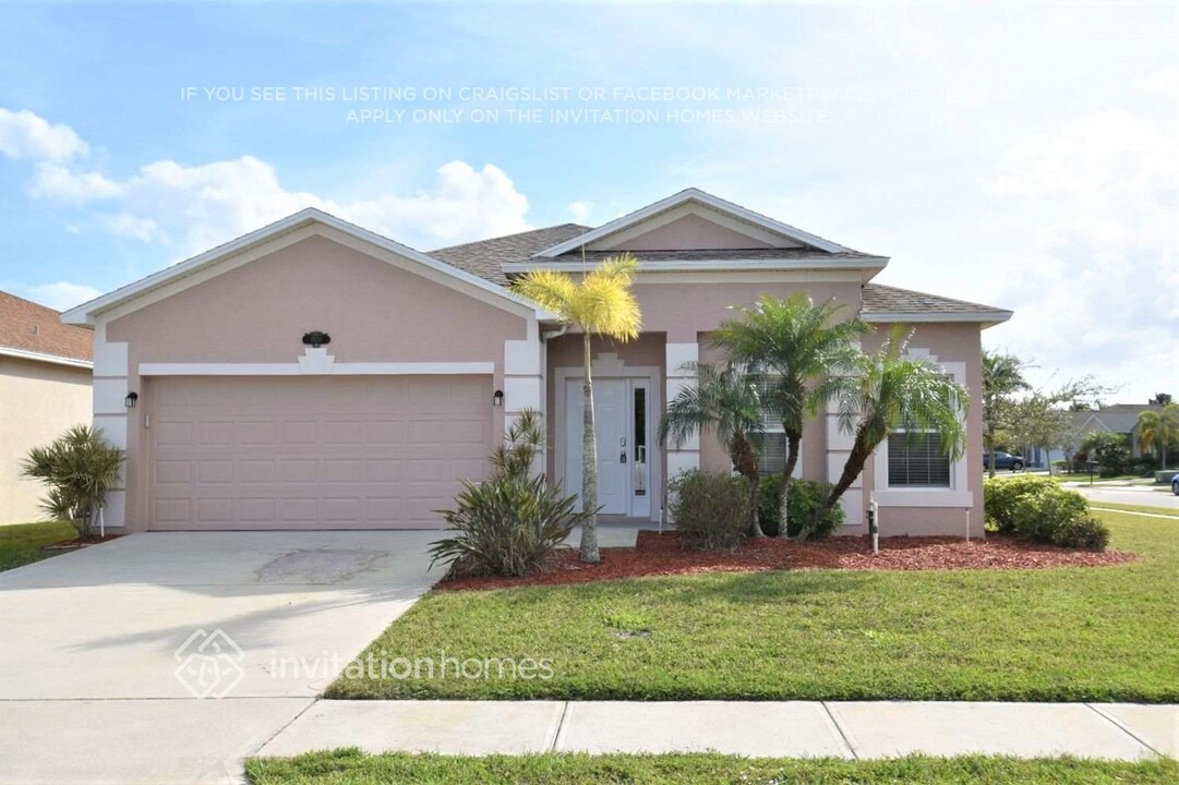 1579 Maeve Cir in West Melbourne, FL - Building Photo