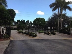 10734 SW 117th Pl in Miami, FL - Building Photo - Building Photo