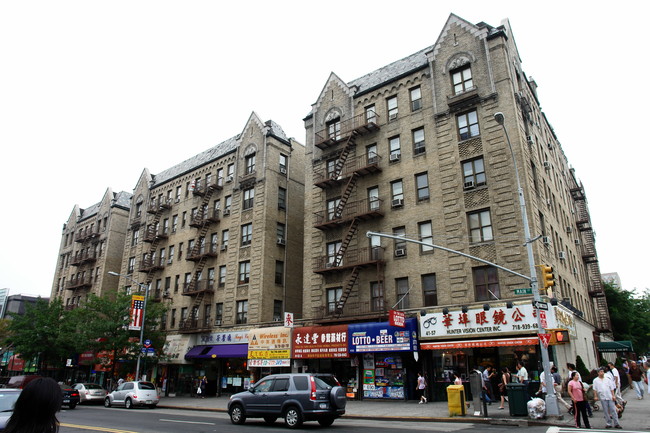 Sanford Court in Flushing, NY - Foto de edificio - Building Photo