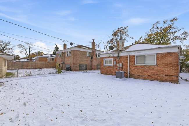 14631 Kimbark Ave in Dolton, IL - Building Photo - Building Photo