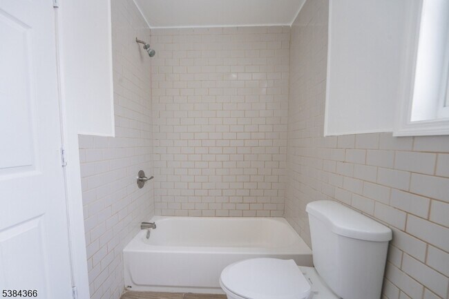 296 N Clinton St in East Orange, NJ - Building Photo - Building Photo