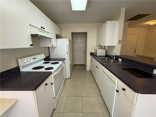 15561 Horseshoe Ln in Ft. Myers, FL - Building Photo - Building Photo