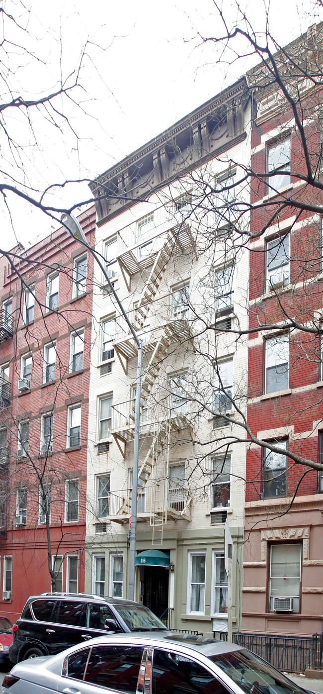 316 E 83rd St in New York, NY - Building Photo - Building Photo