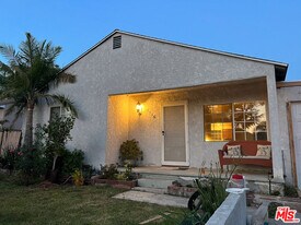 7516 Whitaker Ave in Los Angeles, CA - Building Photo