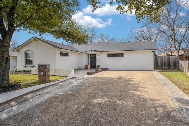 10104 Oak Hollow Cir