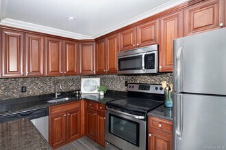 10 Mainsail Dr in Patchogue, NY - Building Photo - Building Photo