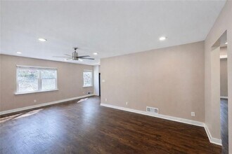 1291 Lorenzo Dr SW in Atlanta, GA - Building Photo - Building Photo