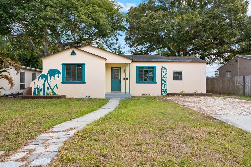 2136 23rd Ave N in St. Petersburg, FL - Building Photo