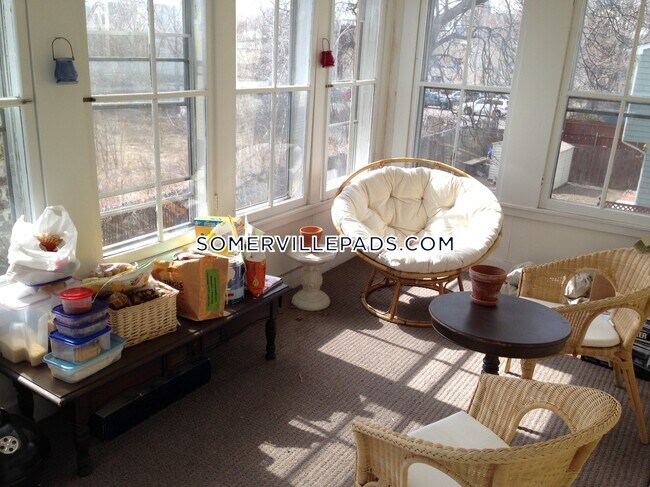 32 Hawthorne St in Somerville, MA - Foto de edificio - Building Photo