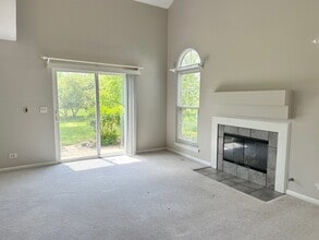 240 Steeplechase Ct in Schaumburg, IL - Building Photo - Building Photo
