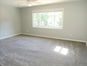 1928 F St in Iowa City, IA - Building Photo - Building Photo