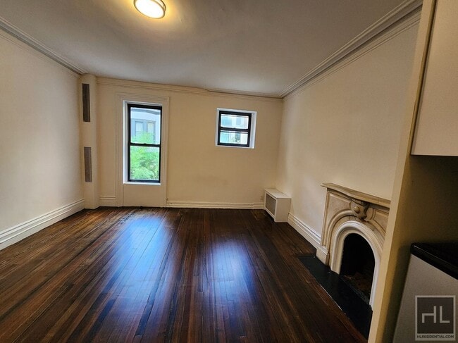 property at 39 E 65th St