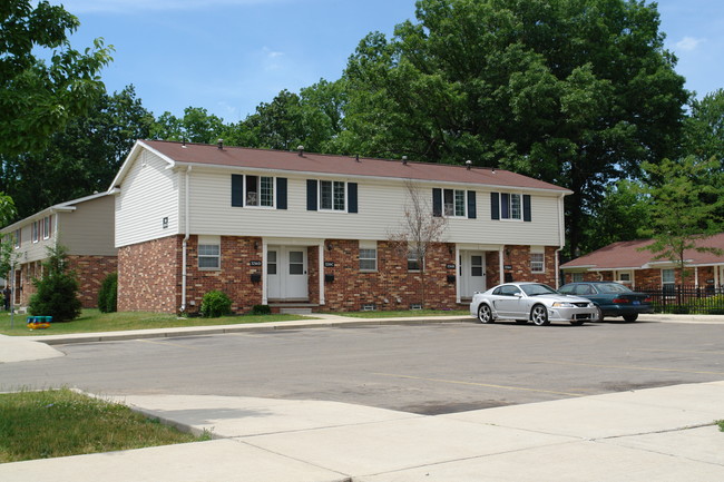 Hildebrandt Park Apartments in Lansing, MI - Building Photo - Building Photo