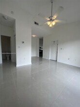 2001 NW 96th Terrace in Pembroke Pines, FL - Building Photo - Building Photo