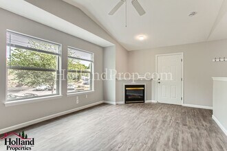15068 NW Central Dr in Portland, OR - Building Photo - Building Photo