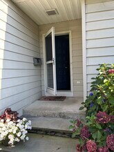 35 Pilgrim Dr, Unit 1 in Northampton, MA - Foto de edificio - Building Photo