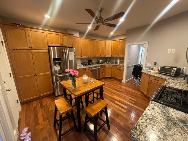895 E Broadway, Unit 2