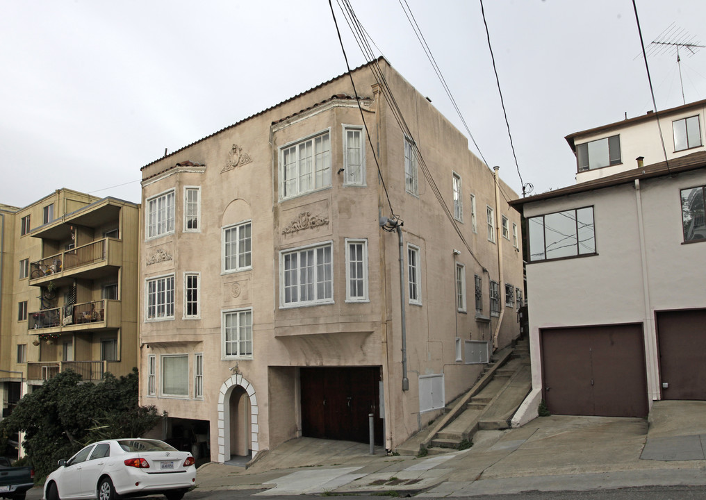 472 Newton Ave in Oakland, CA - Building Photo