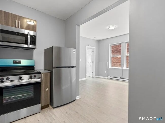 31 Whittier St in Bridgeport, CT - Foto de edificio - Building Photo