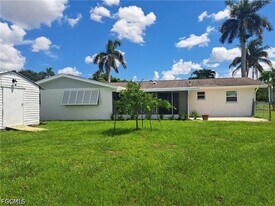 6313 St Andrews Cir S in Ft. Myers, FL - Building Photo
