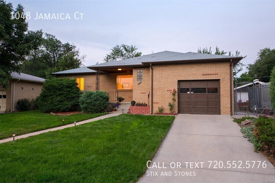 1048 Jamaica Ct in Aurora, CO - Building Photo