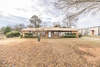 609 Forest Lake Dr in Warner Robins, GA - Building Photo - Building Photo