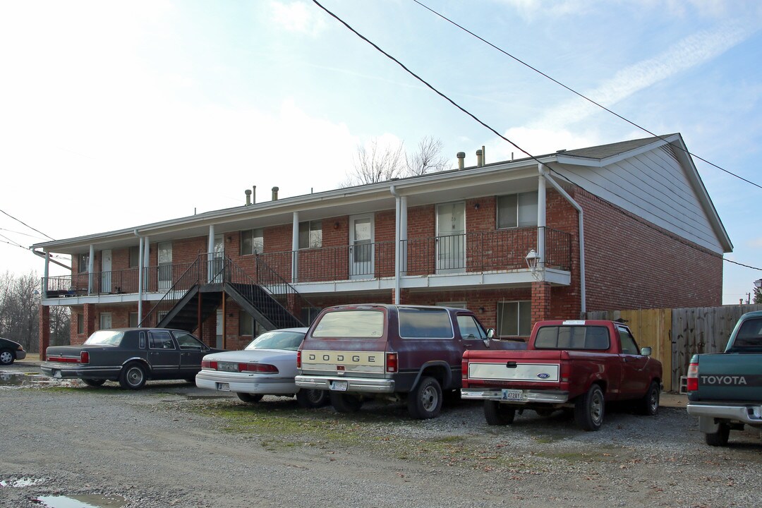 Broadway Apartments in Broken Arrow, OK - Building Photo