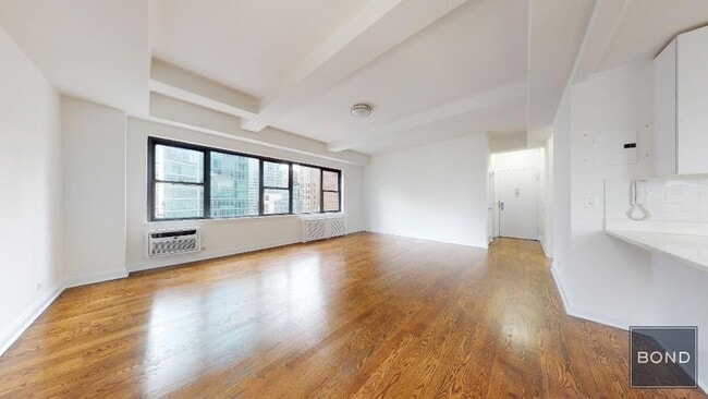 157e E 57th St in New York, NY - Building Photo - Building Photo