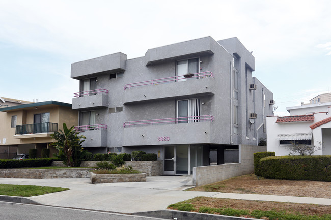 3626 Empire Dr in Los Angeles, CA - Foto de edificio - Building Photo